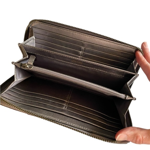 Coach Madison Gunmetal Pewter Metallic Accordion Zip Around Wallet New - Picture 6 of 14